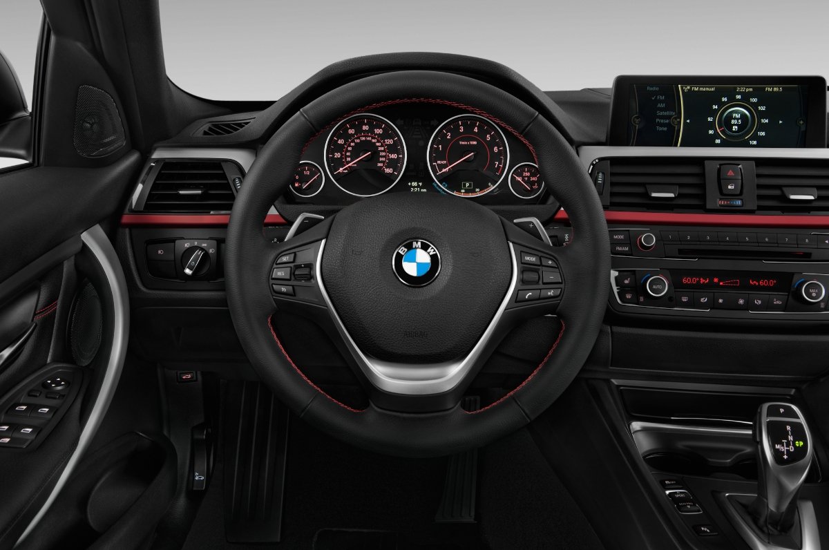 Прошить bmw. Панель BMW 320i. BMW Steering Wheel 320i 1982. BMW 320i турбо х. BMW 335i XDRIVE f30 приборная панель.