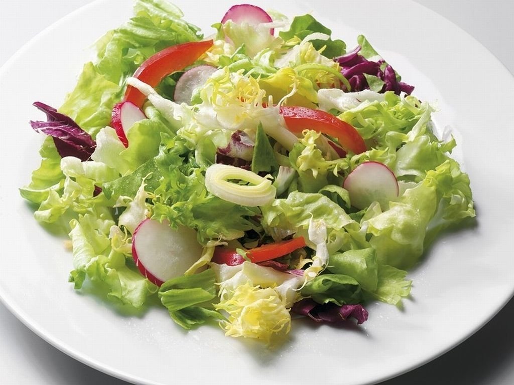 Варианты салата из овощей. Салат. Овощной салат. Салат для детей. Овощной салат для детей.