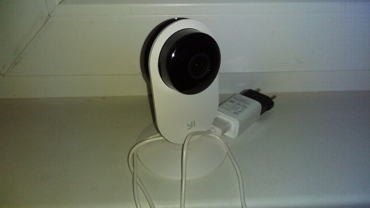 Как сделать домашнею камеру. Домашняя видеокамера наблюдения m2s. Скрытые камеры наблюдения в настольном светильнике. Камера видеонаблюдения для дома с записью ml 360 в коридоре. Пульт для камер наблюдения серый.