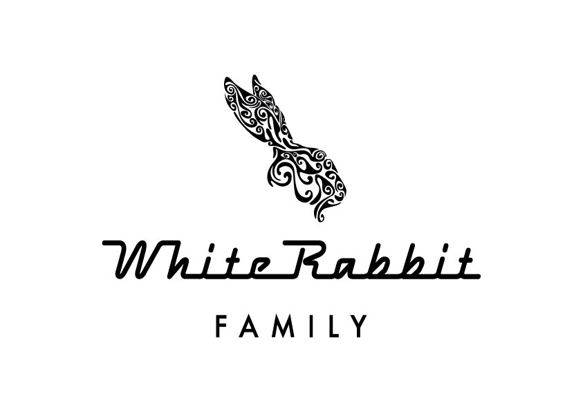 White r. White Rabbit ресторан логотип. Белый кролик ресторан логотип. Ресторан белый кролик эмблема. WRF логотип.